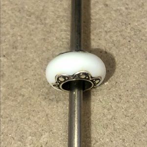 🆕Listing! 🆕 Brighton Primavera spacer in white Resin bead with silver edges